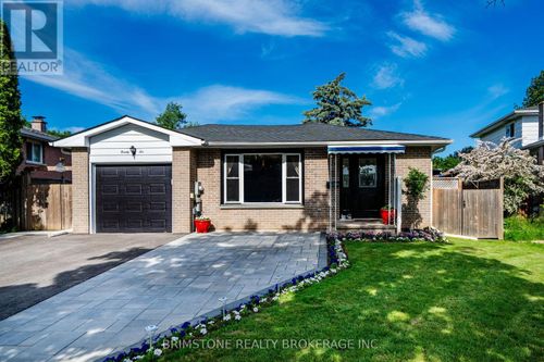 22 Lonsdale Pl, Barrie, ON, L4M4J1 | Card Image