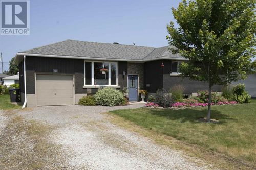 320 Sydenham Rd, Sault Ste. Marie, ON, P6C2X7 | Card Image
