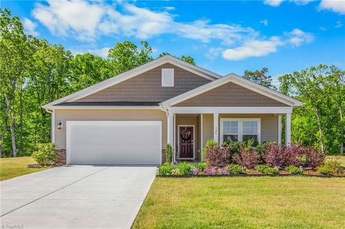 126 Piebald Dr, King, NC, 27021-8842 | Card Image