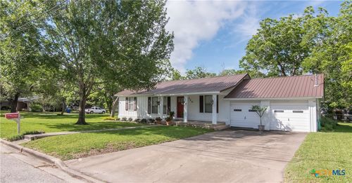 110 Walnut St, Yoakum, TX, 77995-4348 | Card Image