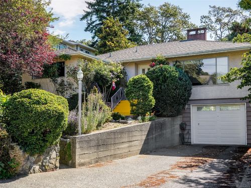 2667 Capital Hts, Victoria, BC, V8T3M1 | Card Image