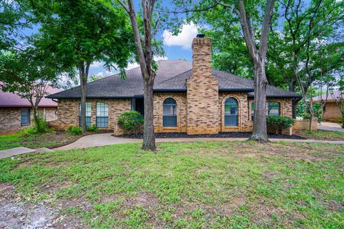 7566 Carriage Ln, Fort Worth, TX, 76112-5416 | Card Image