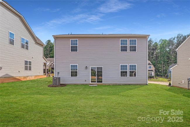 Rear Exterior | Image 13