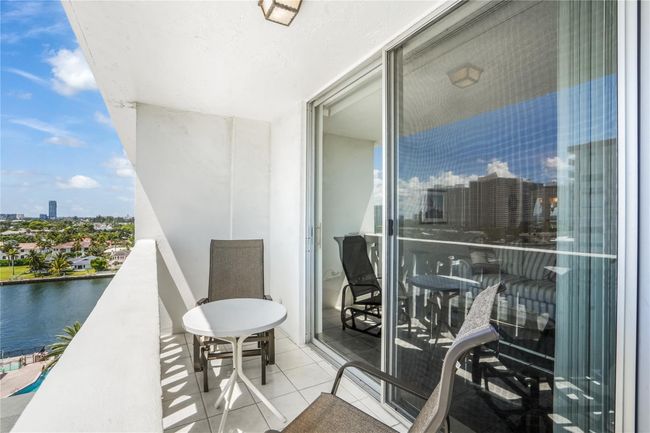 APT-1008 - 3113 S Ocean Dr, Condo with 2 bedrooms, 2 bathrooms and null parking in Hallandale Beach FL | Image 24