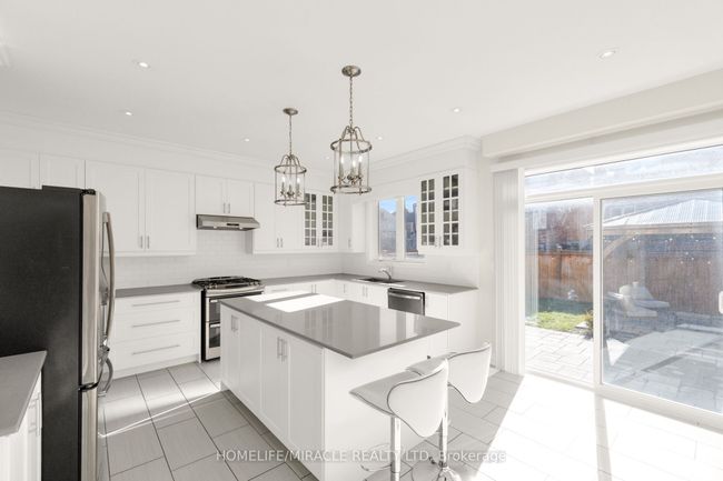 49 Lavallee Cres, House other with 6 bedrooms, 5 bathrooms and 4 parking in Brampton ON | Image 12