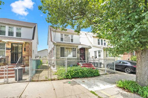 77 162nd St, Fresh Meadows, NY, 11366-1924 | Card Image