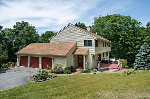 29 Cunningham Ln, Pawling, NY, 12564-2039 | Card Image