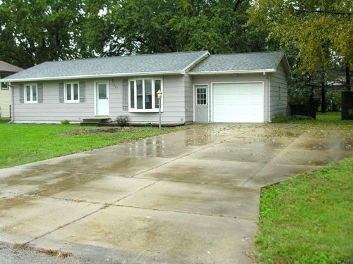 822 Belle St, Waterloo, IA, 50702-4617 | Card Image