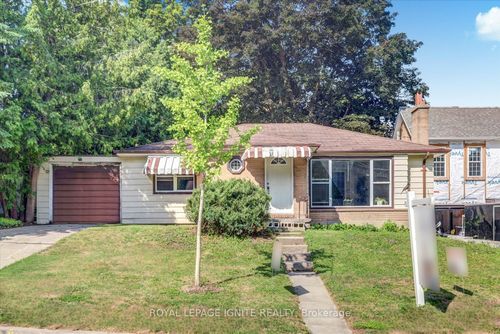 274 Court St, Newmarket, ON, L3Y3S5 | Card Image