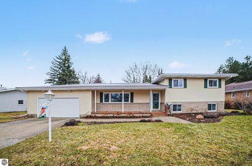 905 Iowa Street, Alma, MI, 48801 | Card Image