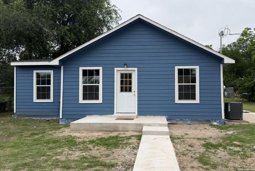 108 W Knippa St, Uvalde, TX, 78801-4848 | Card Image