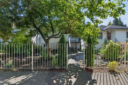 2218 E 11th Ave, Vancouver, BC, V5N1Z6 | Card Image
