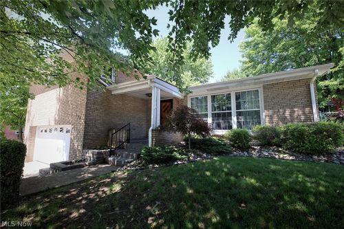 136 Marie Ave., Weirton, WV, 26062 | Card Image