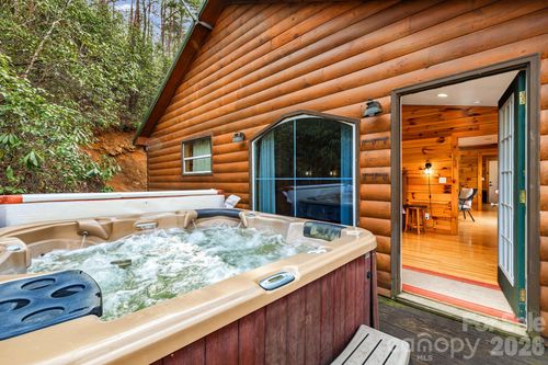 157 Crosspatch Ln, Bryson City, NC, 28713-7805 | Card Image