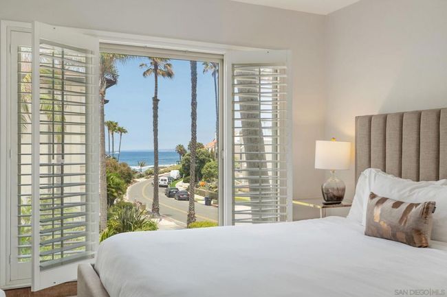 Bedroom or office with beautiful ocean view! | Image 17