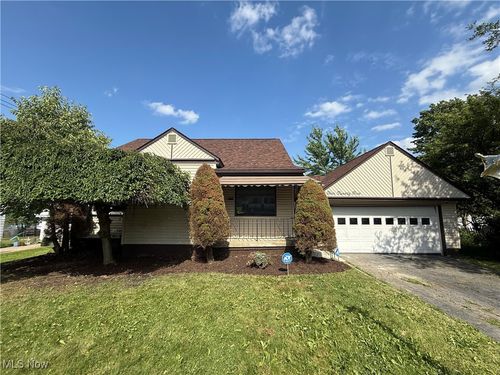 425 Manchester Ave, Youngstown, OH, 44509-1736 | Card Image