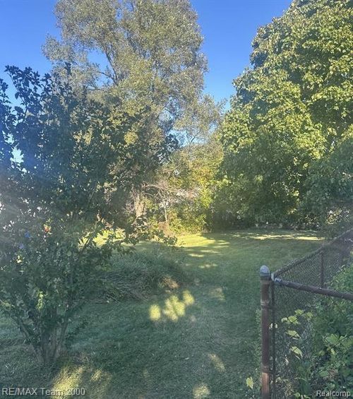 6500 Southfield Fwy, Detroit, MI, 48228-4710 | Card Image