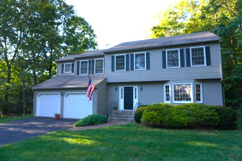 24 Green Woods Ln, Unionville, CT, 06085-1570 | Card Image