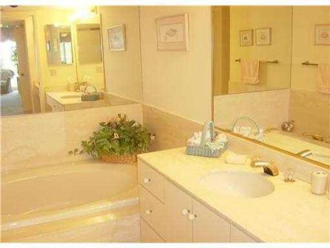 APT-308 - 4201 N Ocean Blvd, Condo with 2 bedrooms, 2 bathrooms and null parking in Boca Raton FL | Image 7
