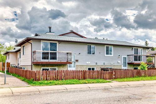 a-b-c-d-1404 43 Street Se, Calgary, AB, T2A5E7 | Card Image