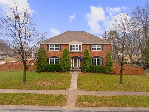 9501 Riggs St, Overland Park, KS, 66212-1539 | Card Image