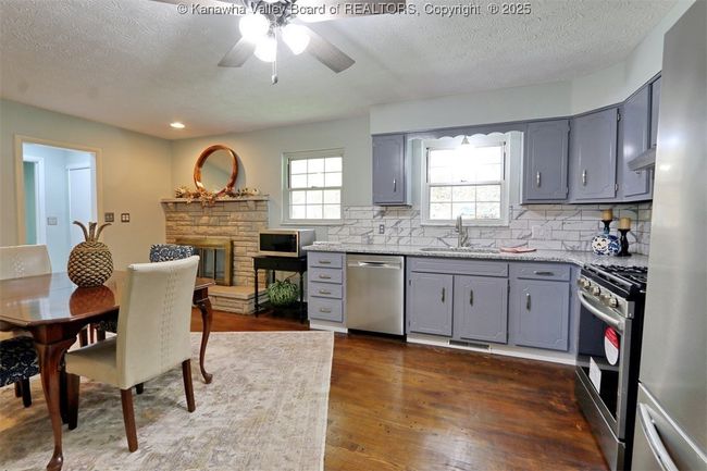 415 Midway Rd, House other with 3 bedrooms, 2 bathrooms and null parking in Alum Creek WV | Image 4