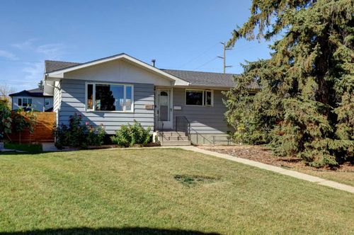 4827 Montana Dr Nw, Calgary, AB, T3B1G3 | Card Image