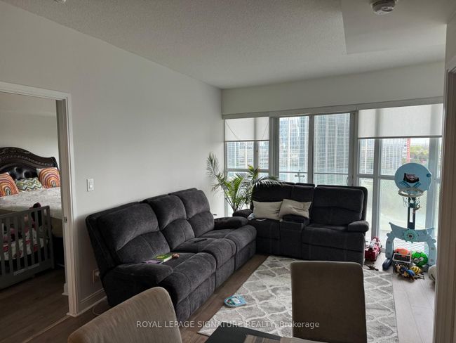 1201 - 50 Absolute Ave, Condo with 2 bedrooms, 2 bathrooms and 1 parking in Mississauga ON | Image 2