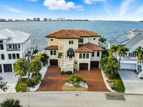 42 N Pine Cir, BELLEAIR, FL, 33756-1640 | Card Image