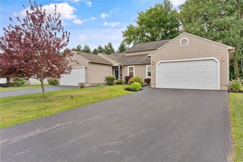 122 Slindes Woods Circle, Cicero, NY, 13212 | Card Image