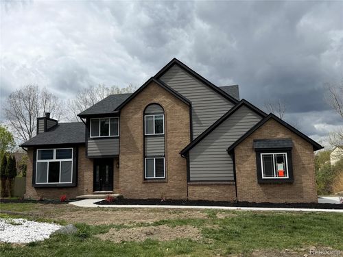 5140 Woodrun Ct, West Bloomfield, MI, 48323-2272 | Card Image