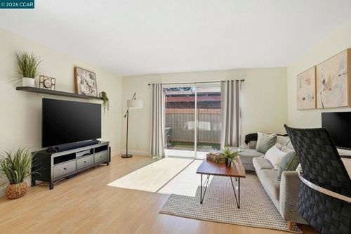 1535 Parkwood Pl, Concord, CA, 94521-2231 | Card Image