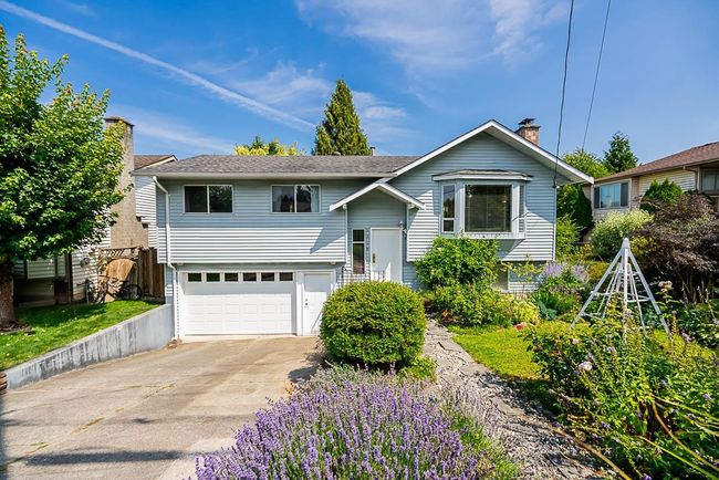 9328 213 Street, House other with 3 bedrooms, 2 bathrooms and 3 parking in Langley BC | Image 2