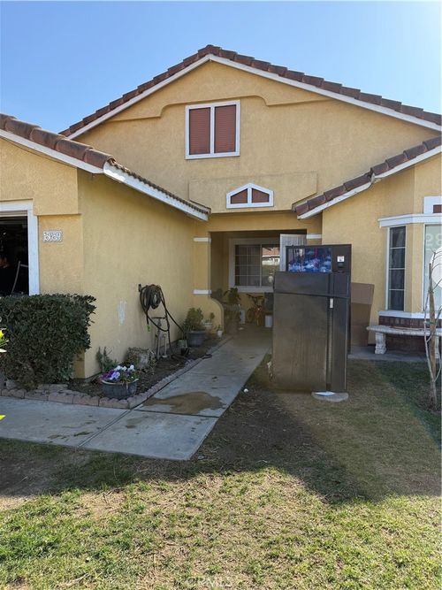 15059 Valencia Ave, Fontana, CA, 92335-3131 | Card Image