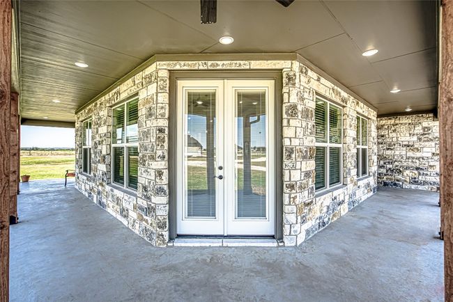 Back porch area | Image 28