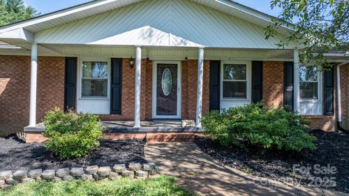 2596 Sweetbriar Cir, Lenoir, NC, 28645-8095 | Card Image