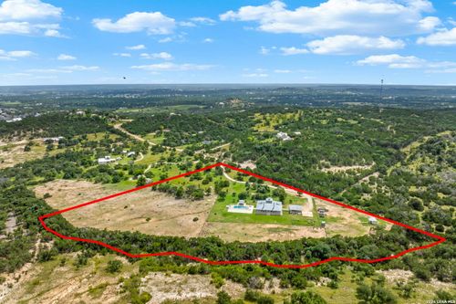 834 Northwood Hills Dr, Fredericksburg, TX, 78624-3558 | Card Image