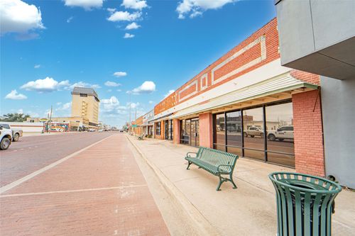 220 E Walker St, Breckenridge, TX, 76424-3627 | Card Image