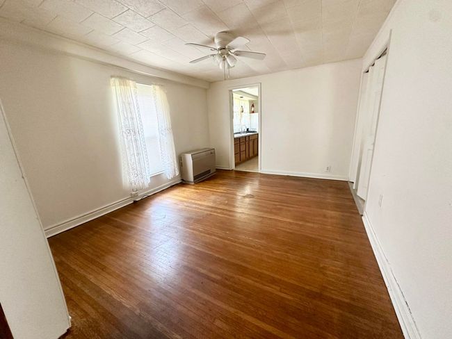 228 Main St, Home with 3 bedrooms, 2 bathrooms and null parking in Hinton WV | Image 8