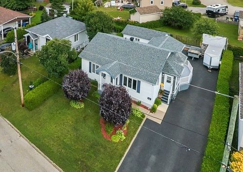585 Rue Du Chalutier, House with 3 bedrooms, 2 bathrooms and null parking in Rimouski QC | Card Image