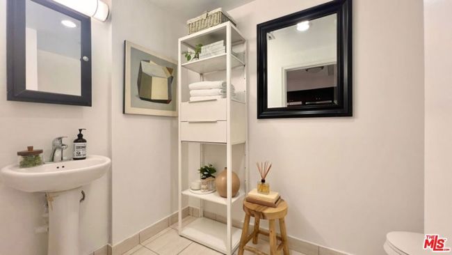 APT-203 - 5633 Carlton Way, Condo with 2 bedrooms, 3 bathrooms and null parking in Hollywood CA | Image 10