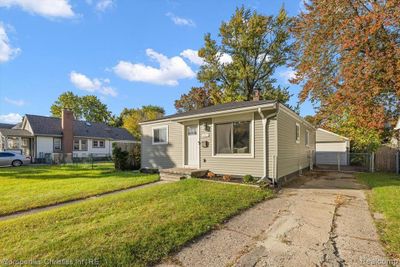 1313 E Harry Avenue, Home with 3 bedrooms, 1 bathrooms and null parking in Hazel Park MI | Image 2