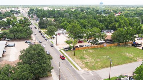 613 W Cameron Ave, Rockdale, TX, 76567-2879 | Card Image