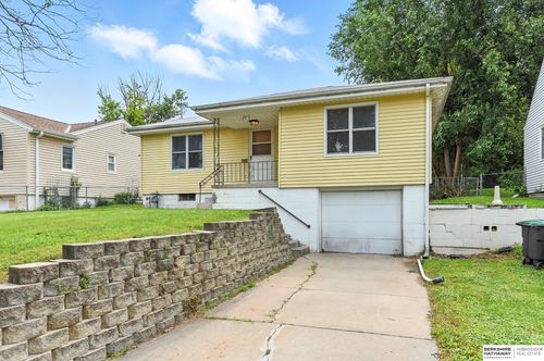 2533 S 46th Ave, Omaha, NE, 68106-3318 | Card Image