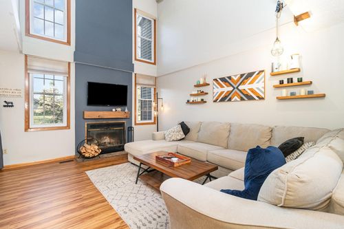 8084 Curtis Ln, Eden Prairie, MN, 55347-1111 | Card Image