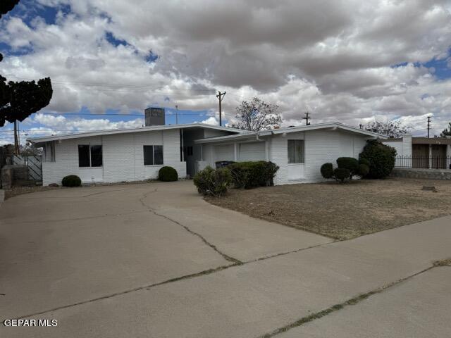 Yarwood Dr, El Paso, TX 79935
