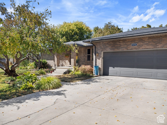Lucky Clover Ln, Salt Lake City, UT 84123