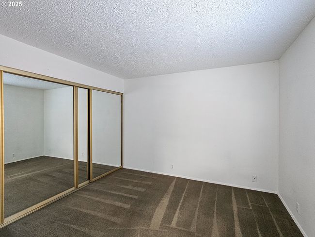 BLDG-25 - 213 Oswego Smt, Condo with 2 bedrooms, 2 bathrooms and 1 parking in Lake Oswego OR | Image 7