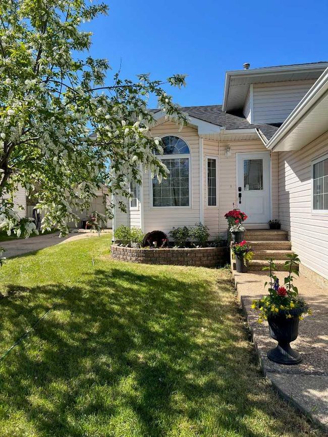 10404 106 Street, Home with 3 bedrooms, 2 bathrooms and 4 parking in High Level AB | Image 1