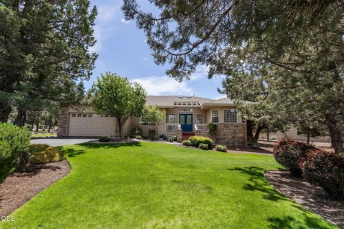 8280 Junco Ct, Redmond, OR, 97756-8352 | Card Image